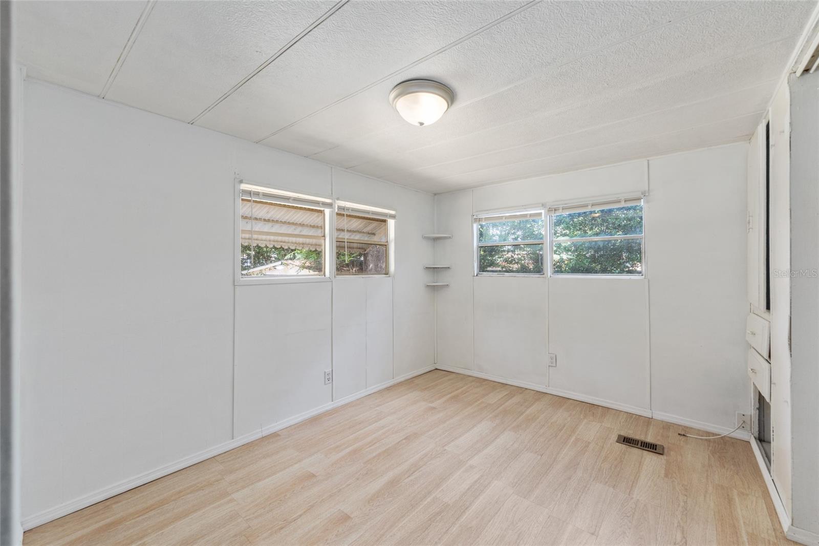 SOUTHGATE MOBILE MANOR - Residential