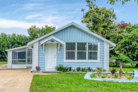 Photo of 905 Myrtle Avenue, Venice, FL 34285 (MLS # A4682485)