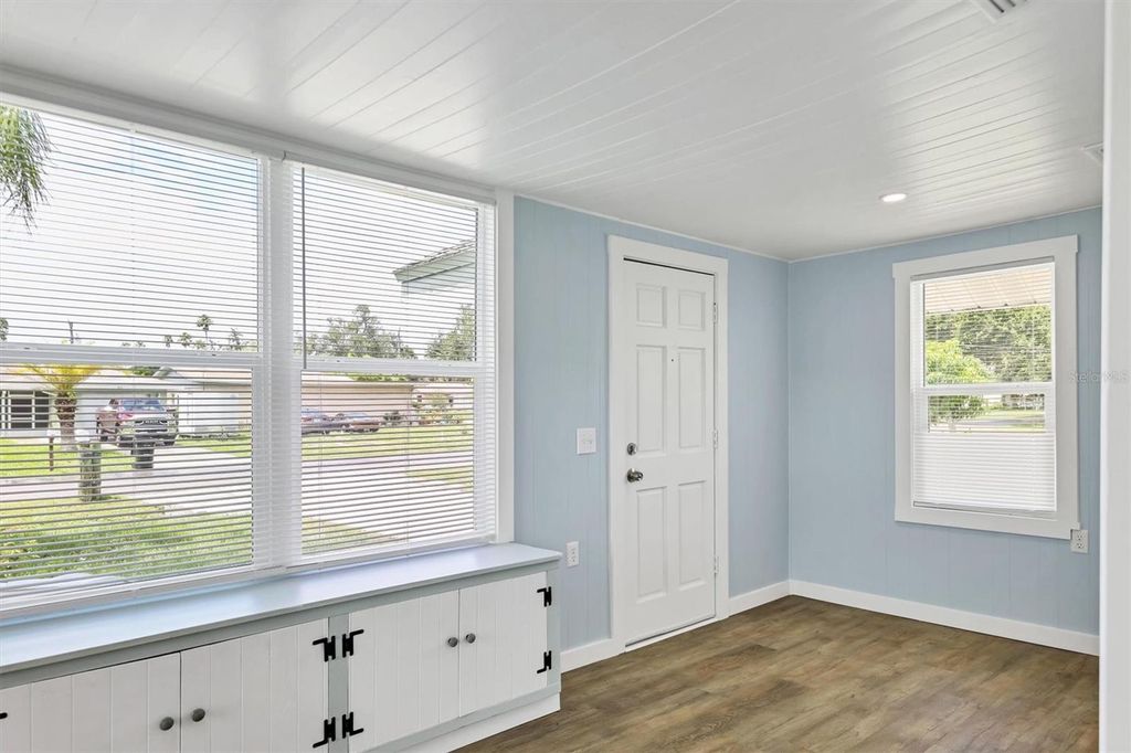 Photo of 905 Myrtle Avenue, Venice, FL 34285 (MLS # A4682485)