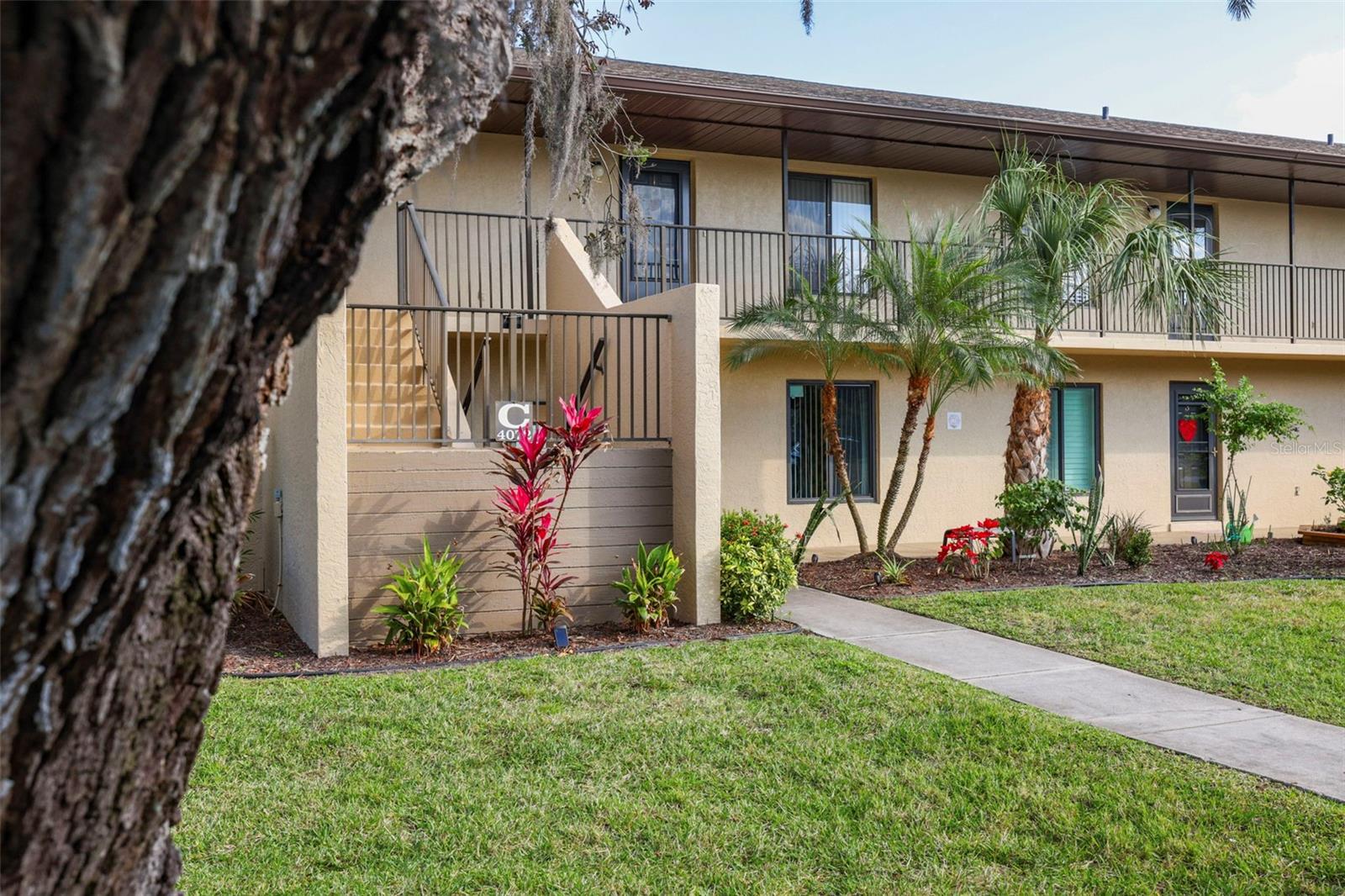 4072 OAKVIEW DRIVE C8