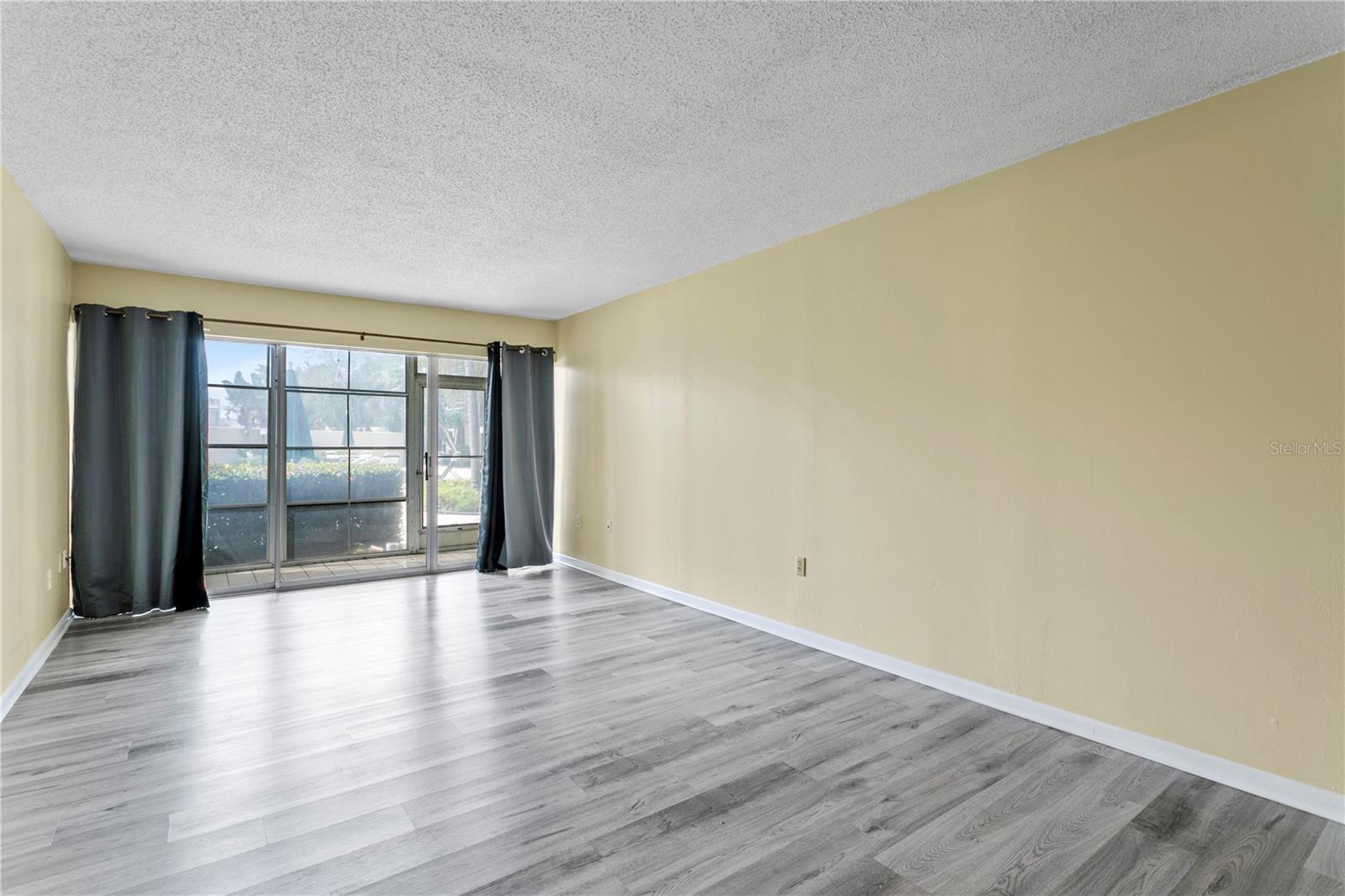 THE CONDOMIN F SUNSET PARK - Residential