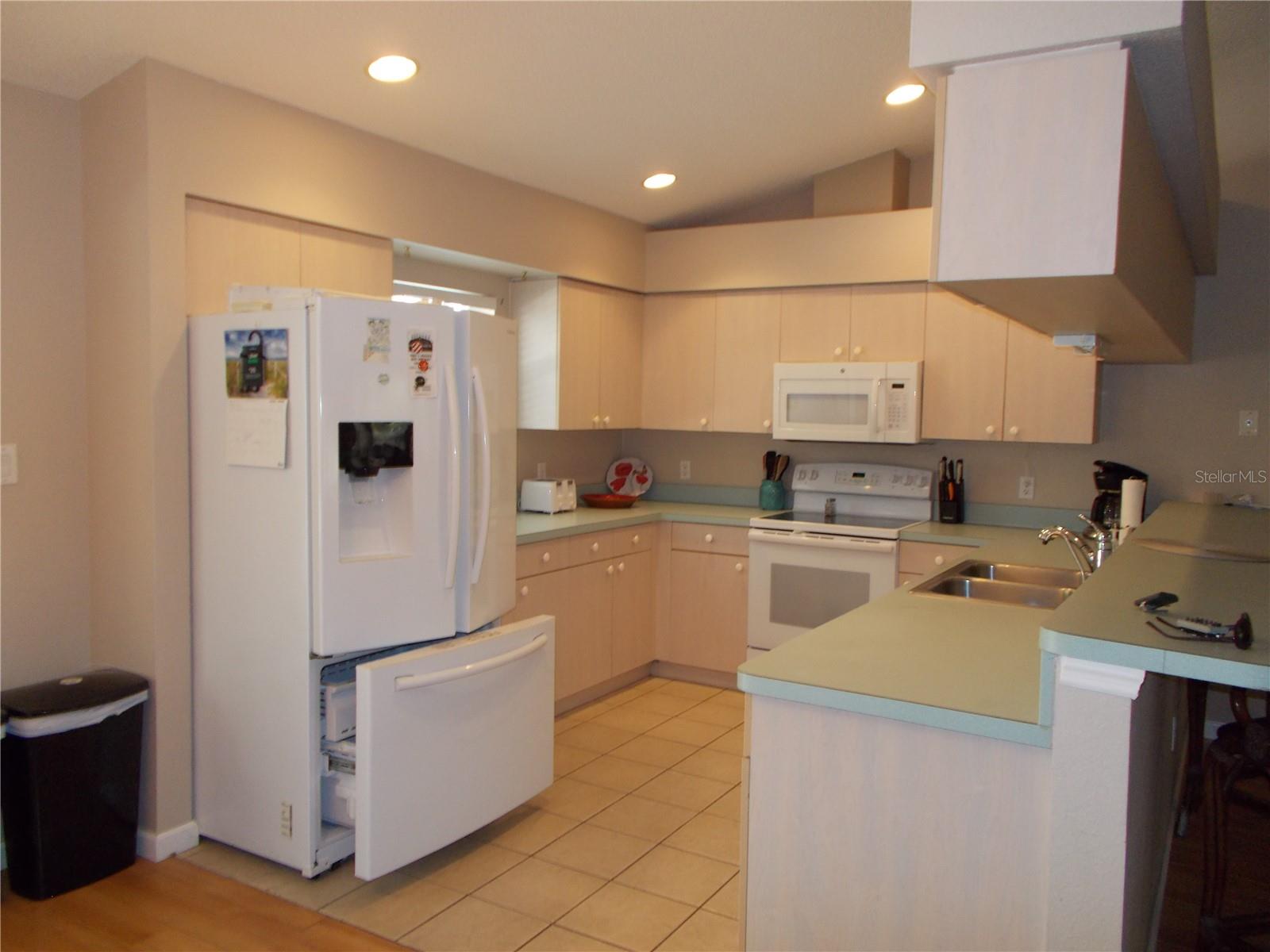 SOUTH VENICE - Residential Lease