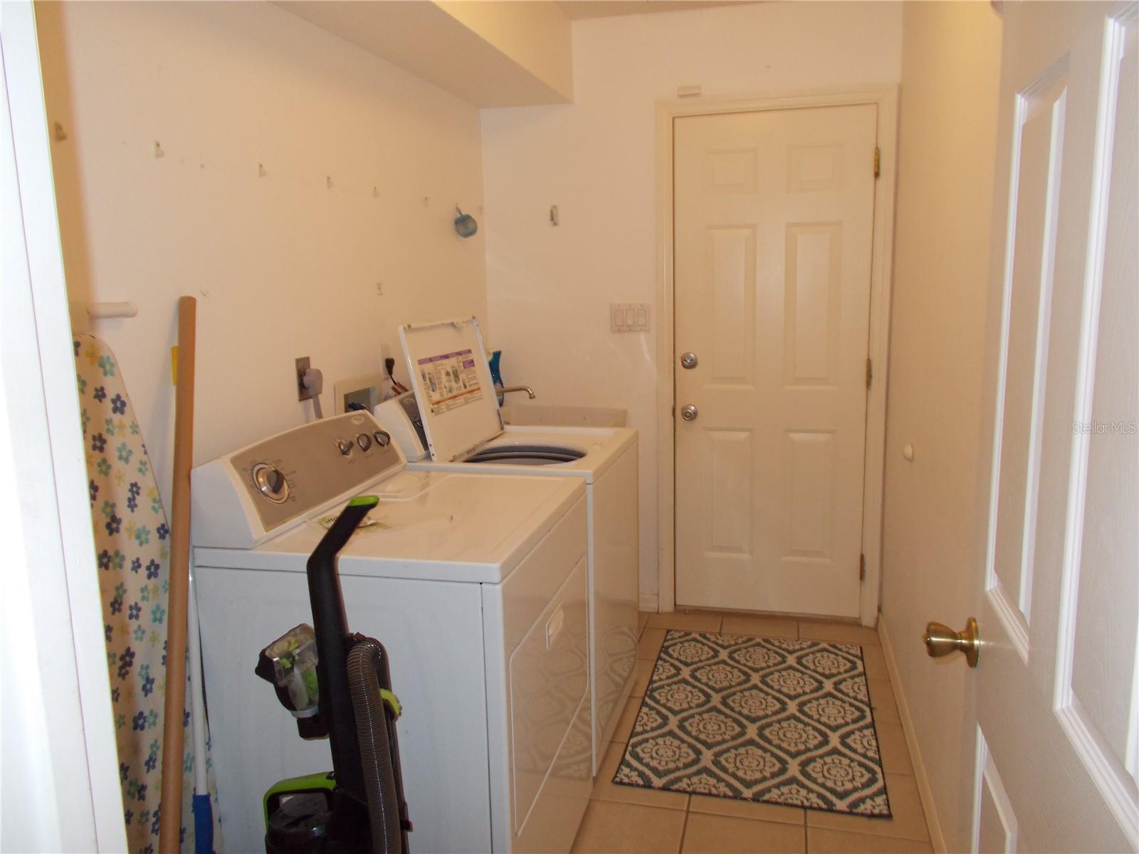SOUTH VENICE - Residential Lease
