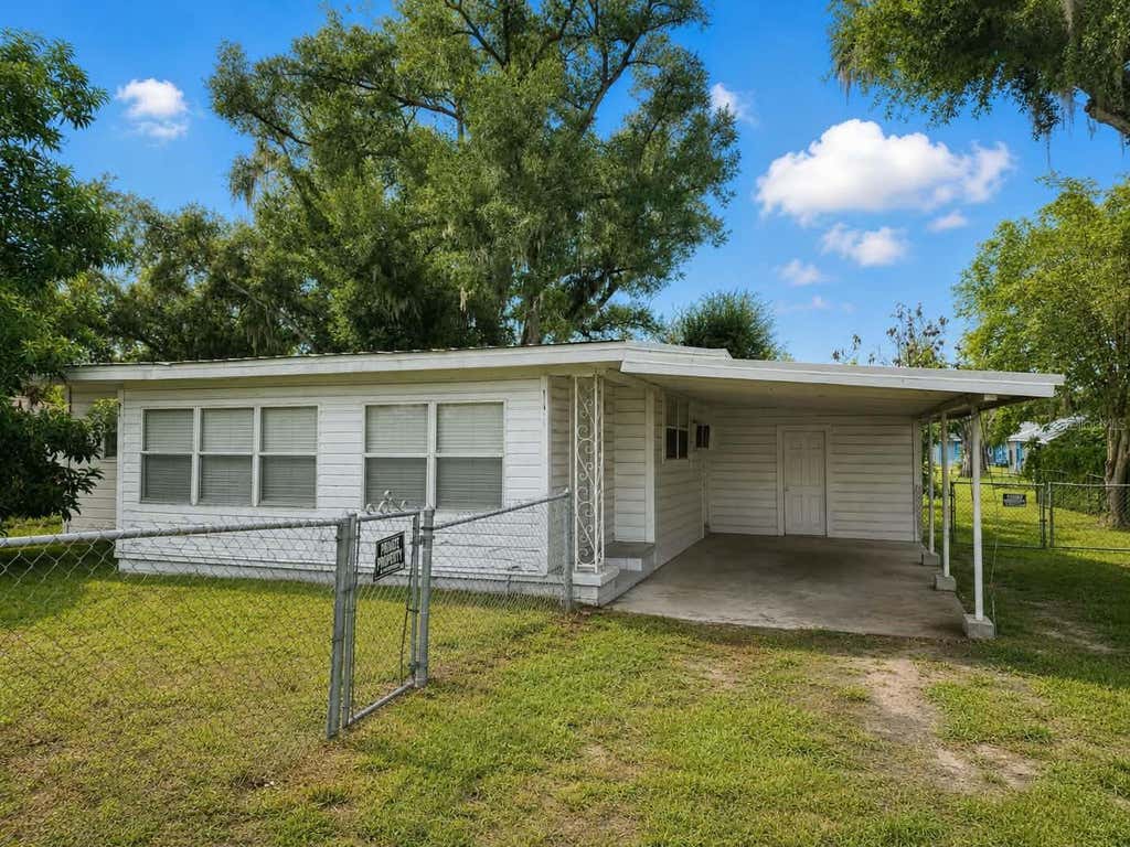 Photo of 108 9th Eloise Street, Winter Haven, FL 33880 (MLS # P4939519)