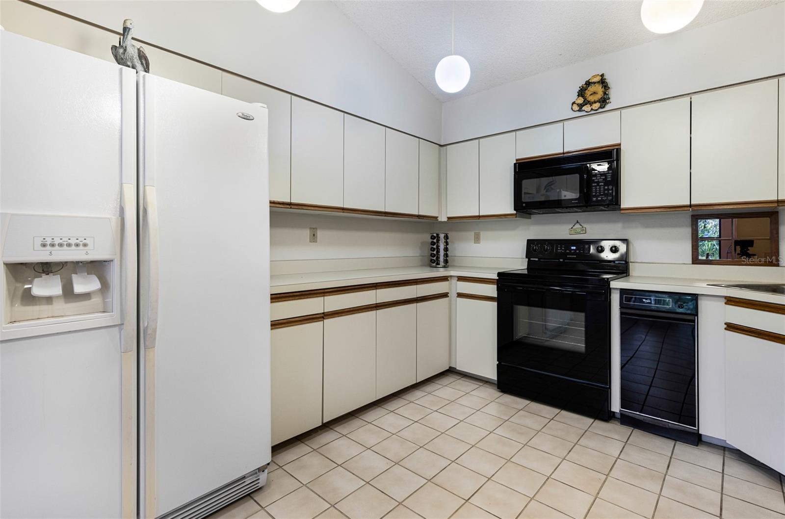ADMIRALTY VILLAGE CONDO - Residential