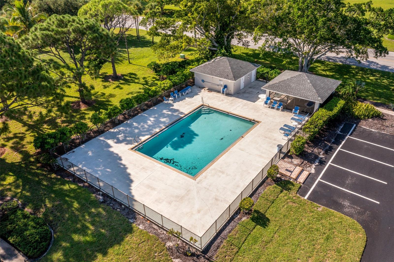 ADMIRALTY VILLAGE CONDO - Residential
