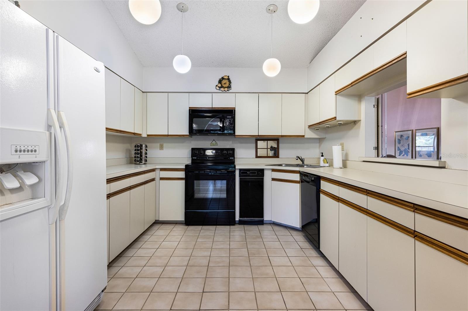 ADMIRALTY VILLAGE CONDO - Residential