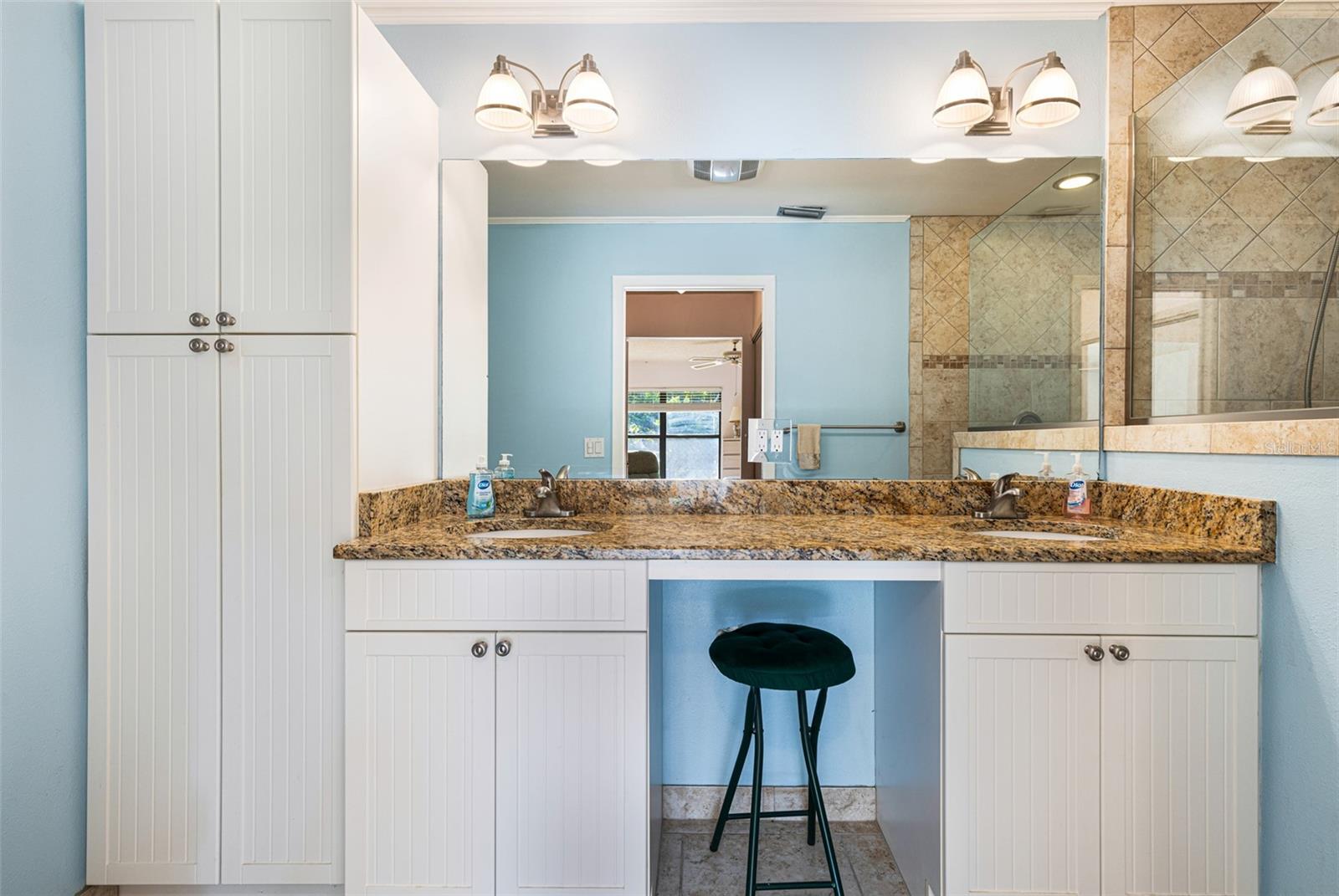 ADMIRALTY VILLAGE CONDO - Residential