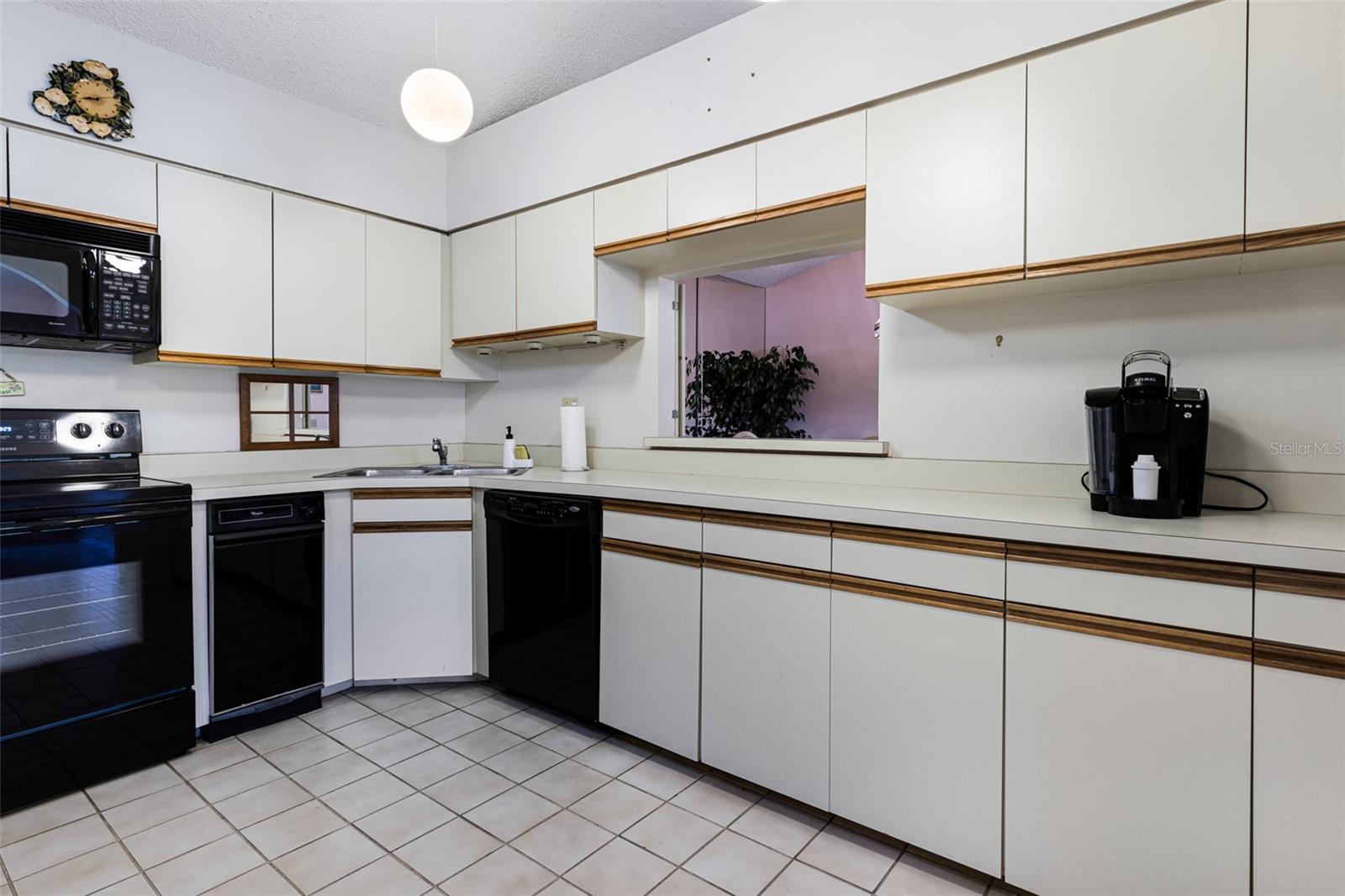 ADMIRALTY VILLAGE CONDO - Residential
