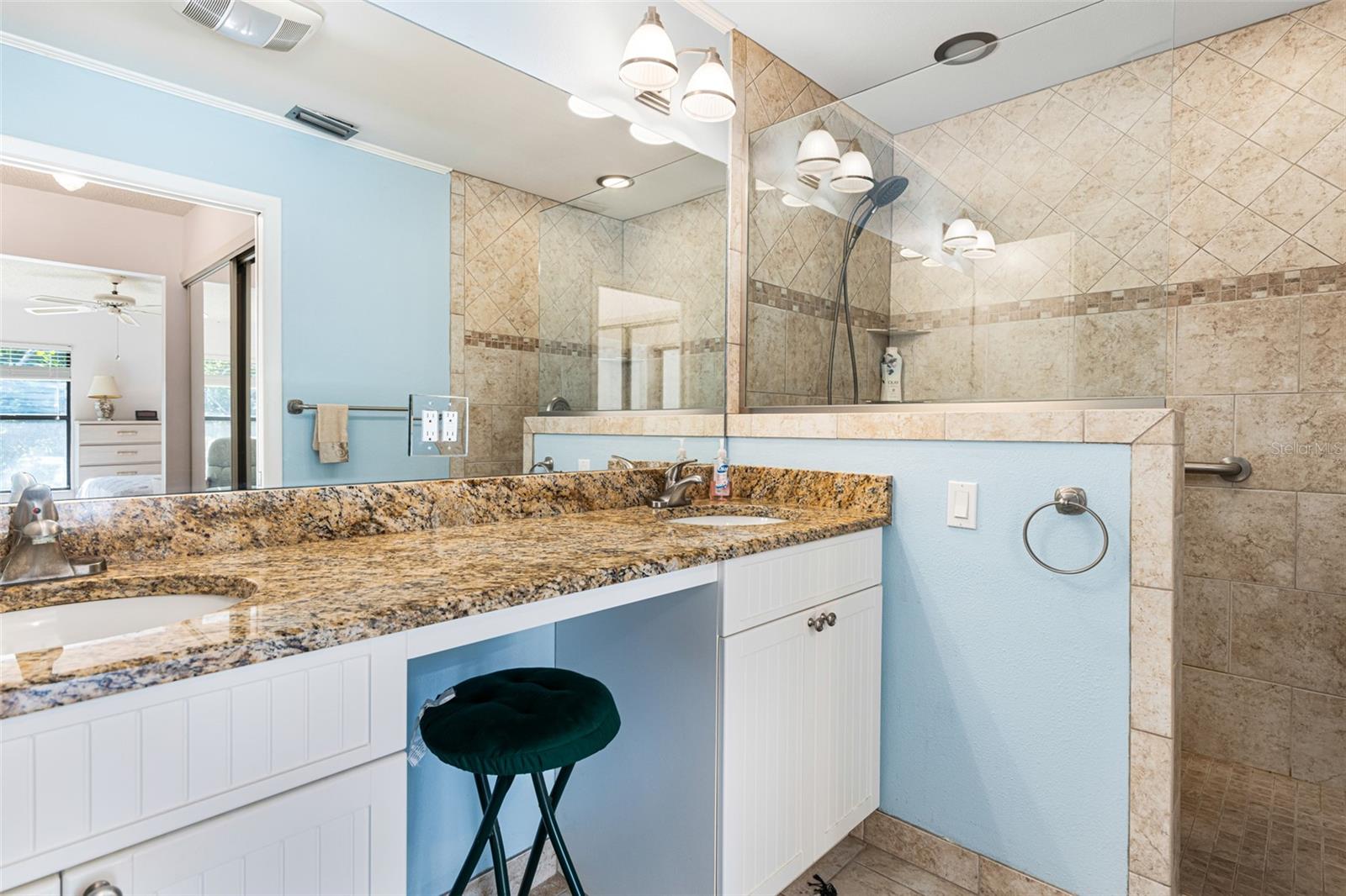 ADMIRALTY VILLAGE CONDO - Residential