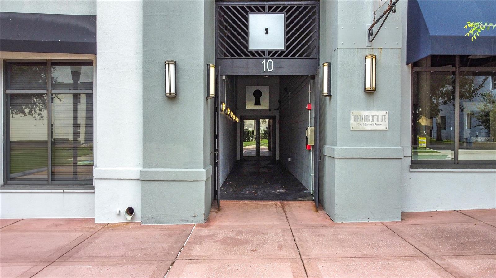 10 N SUMMERLIN AVENUE 15