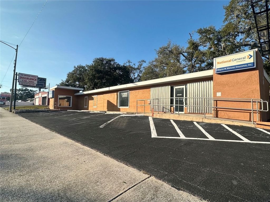 Photo of 550 E Bay Drive, Largo, FL 33770 (MLS # TB8467364)