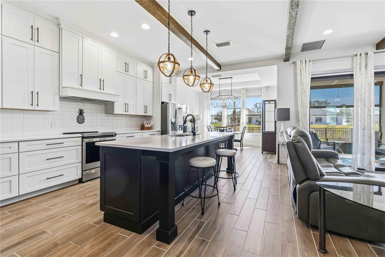 SOUTH CARPENTER ESTATES - Residential