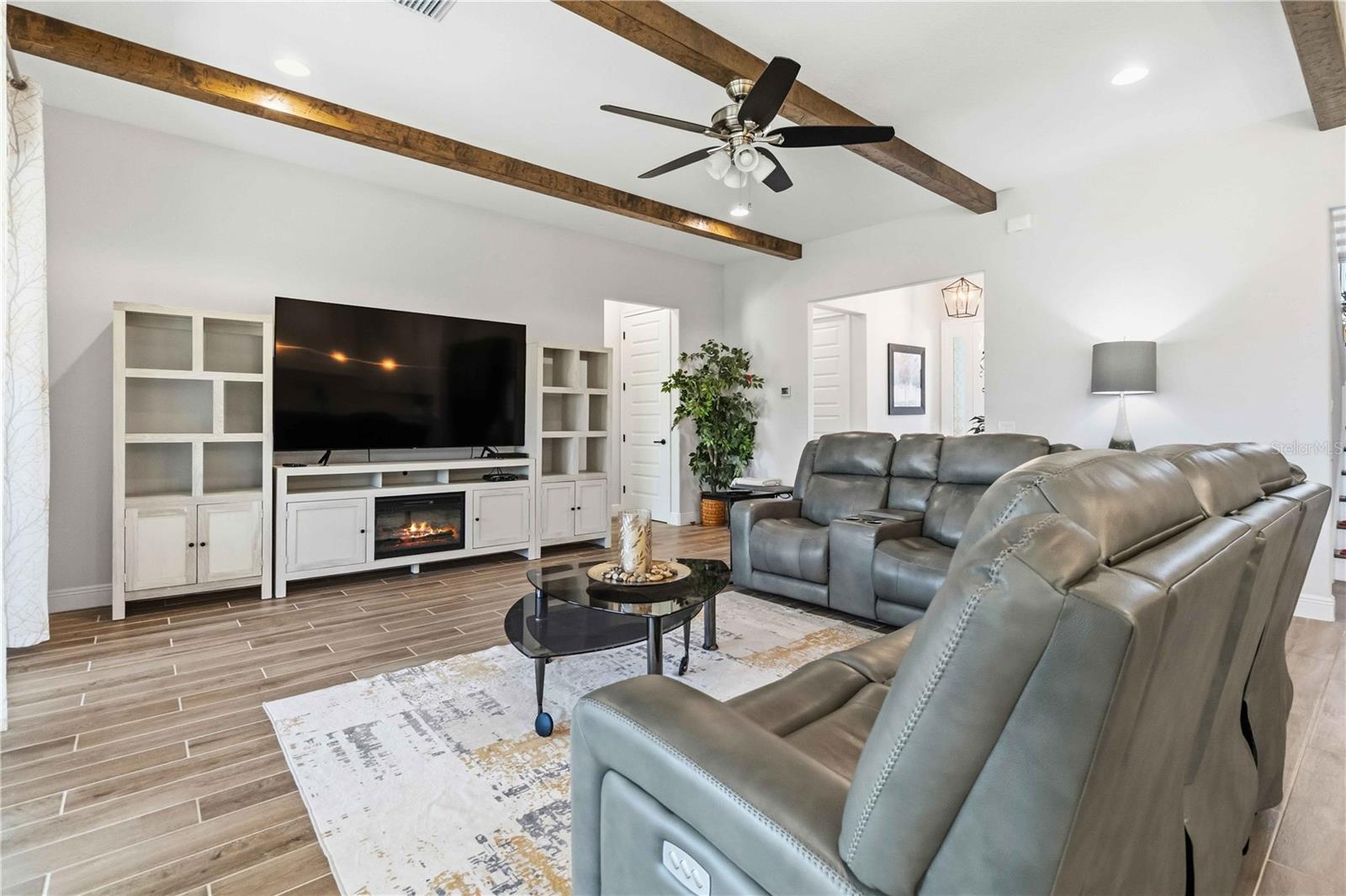 SOUTH CARPENTER ESTATES - Residential