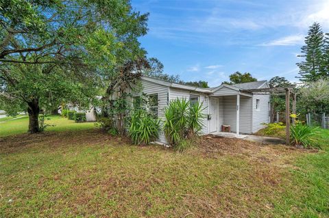 A home in AUBURNDALE