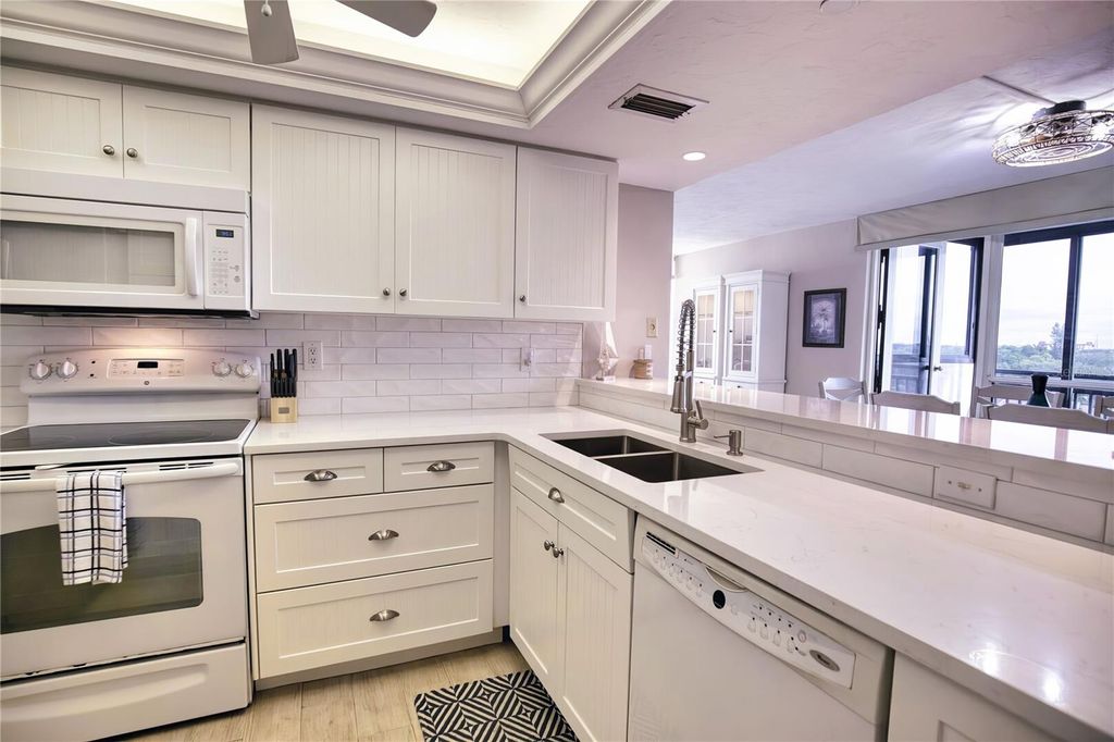 Photo of 627 Alhambra Road #701, Venice, FL 34285 (MLS # C7521097)