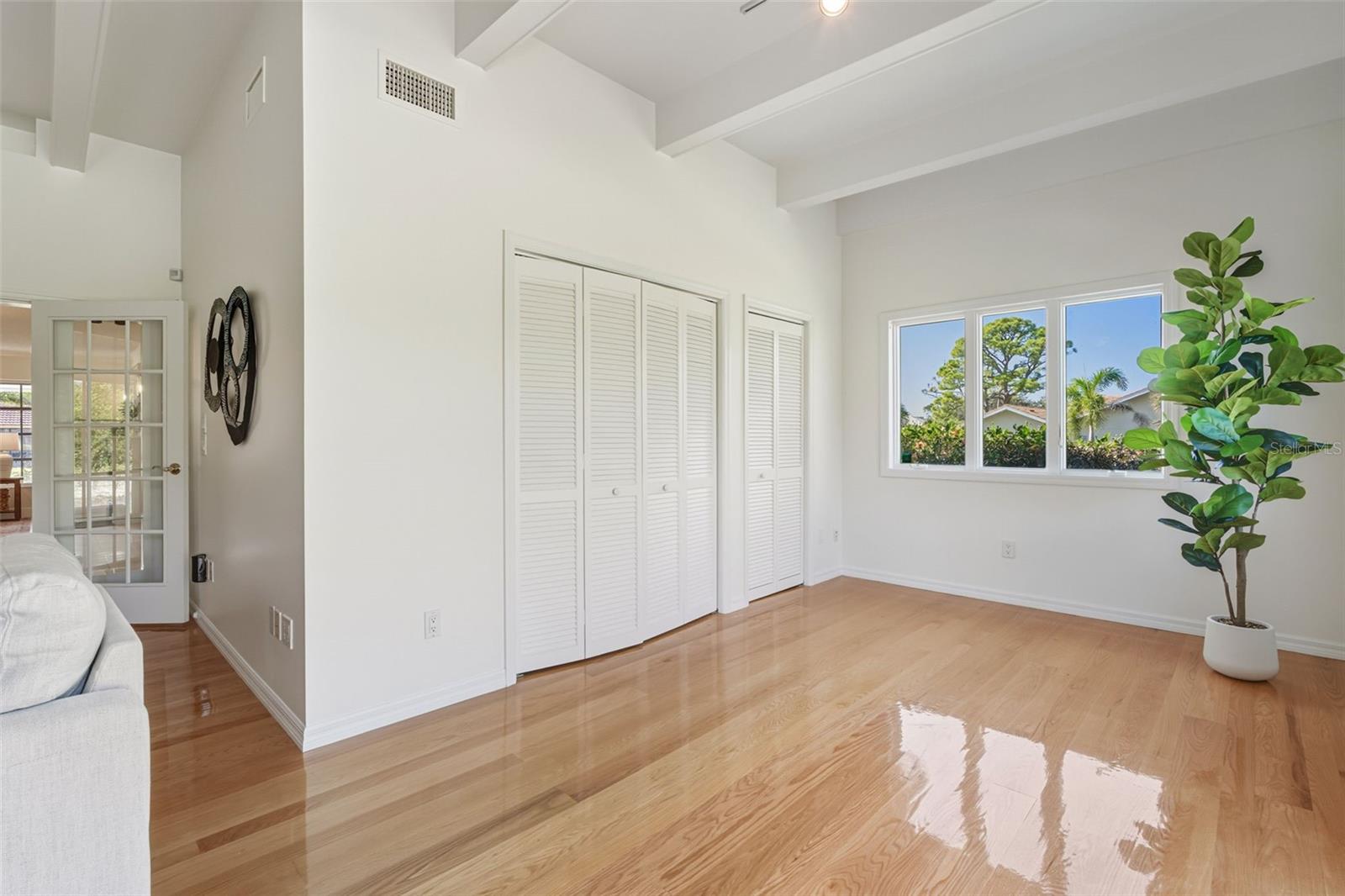 SOUTHBAY YACHT & RACQUET CLUB - Residential