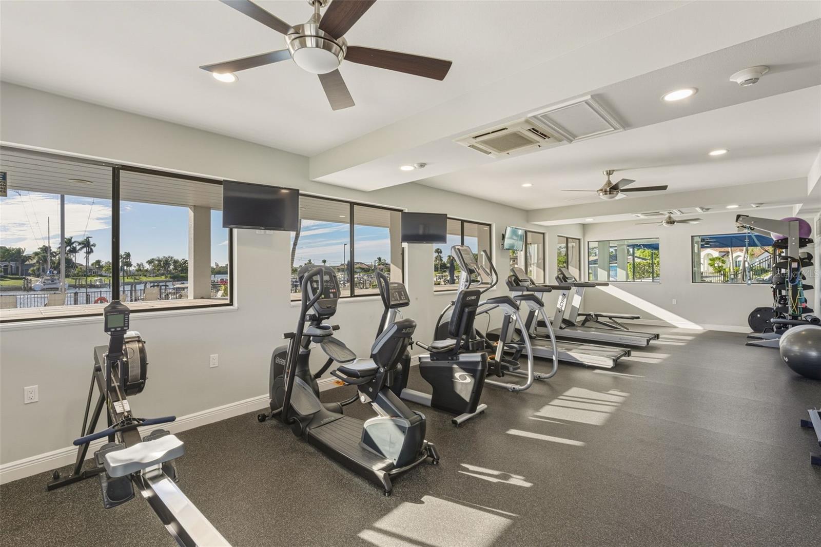 SOUTHBAY YACHT & RACQUET CLUB - Residential