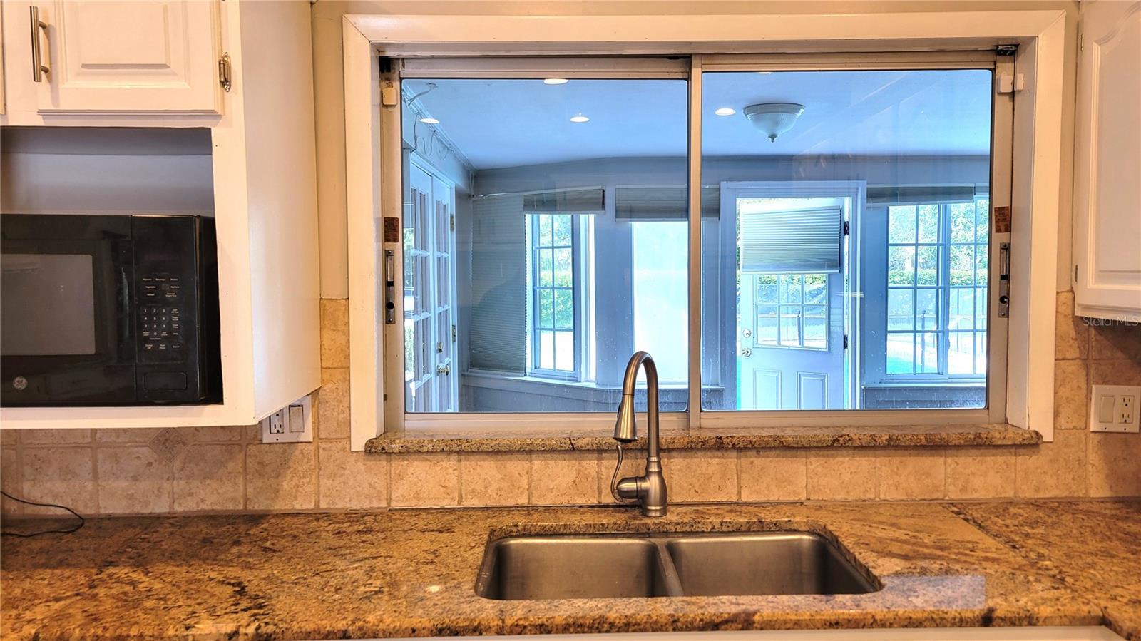 HILLS - Residential Lease