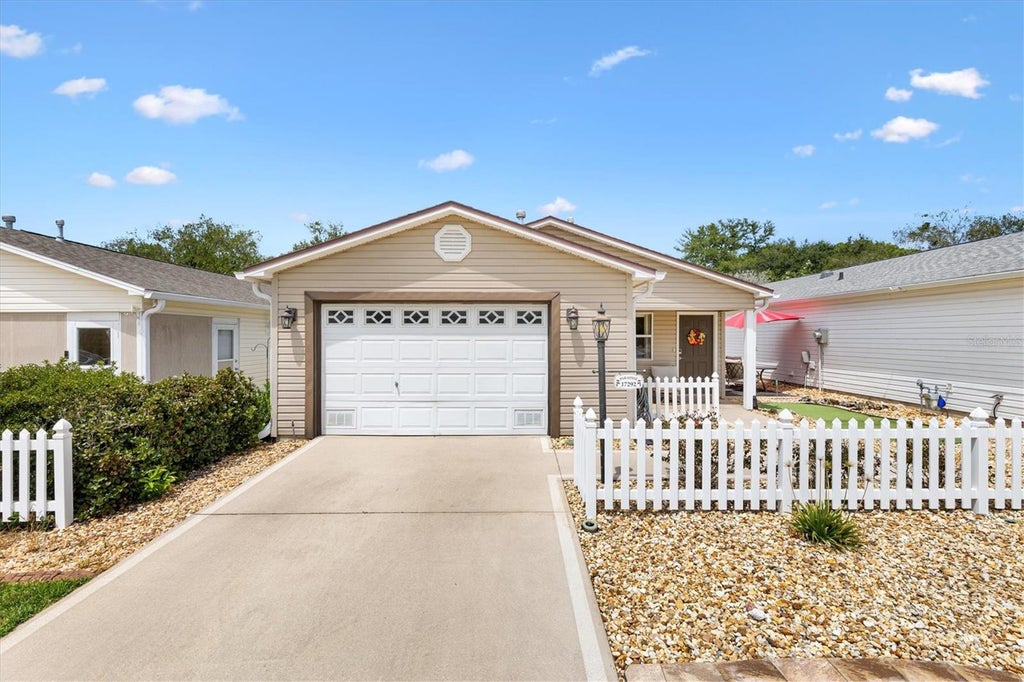 Photo of 17292 SE 93rd Heyward Avenue, The Villages, FL 32162 (MLS # G5117004)