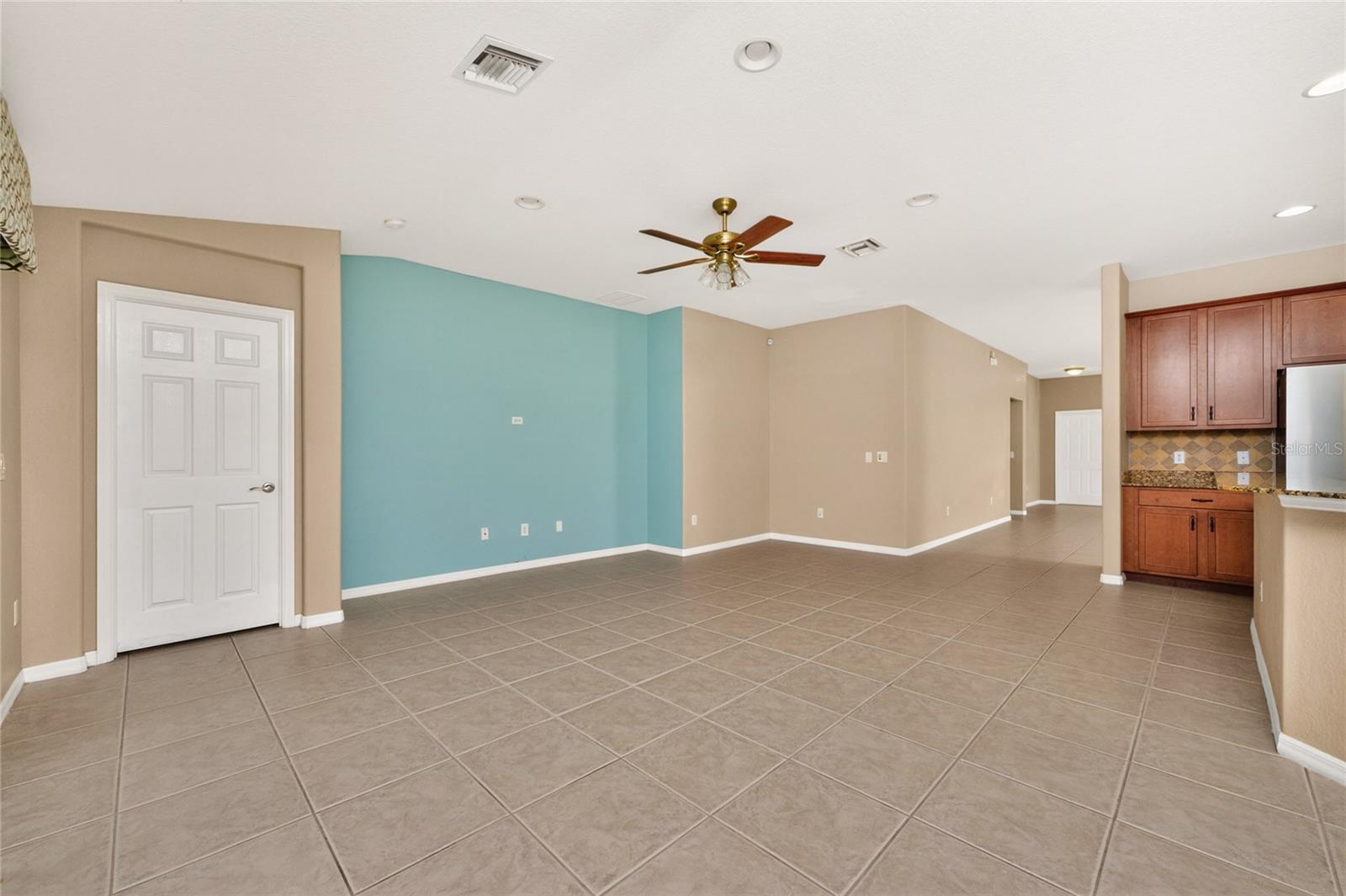 VENTURA VILLAGE - Residential