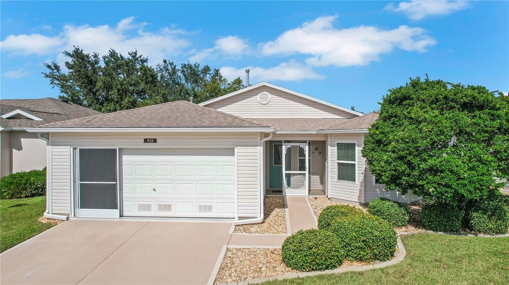 Photo of 933 Eagles Landing, Leesburg, FL 34748 (MLS # G5119550)