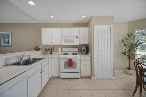 Tiny photo for 933 Eagles Landing, Leesburg, FL 34748 (MLS # G5119550)