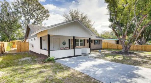 A home in WINTER HAVEN