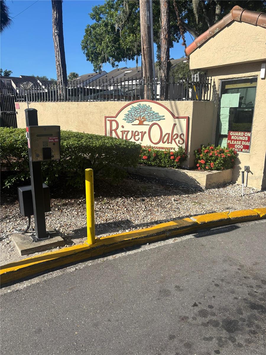 RIVER OAKS CONDO I - Residential