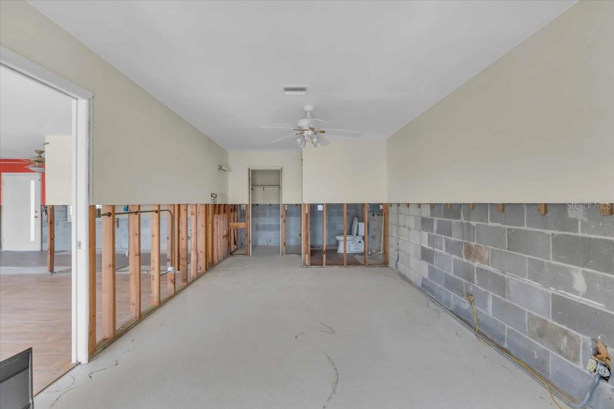 833 WHITE CAP CIRCLE 8