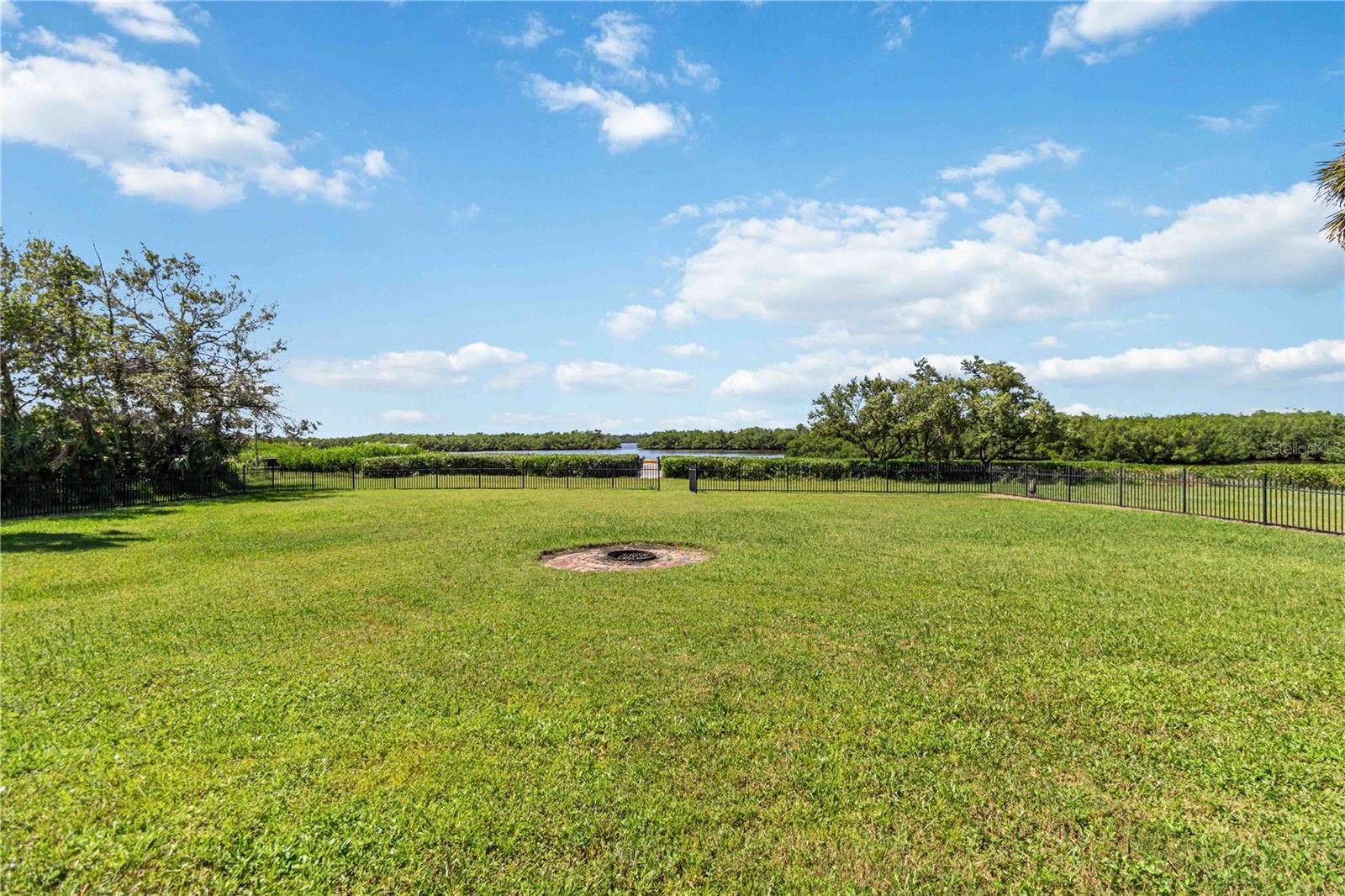 NO-SEE-UM ACRES - Residential