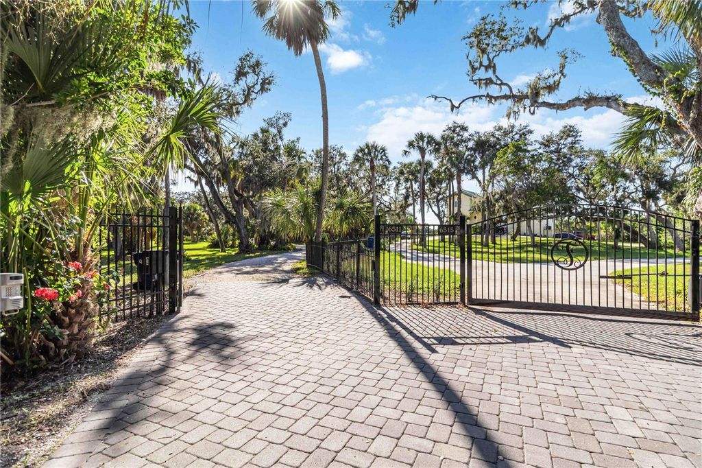 Photo of 6511 Bayshore Road, Palmetto, FL 34221 (MLS # A4669601)