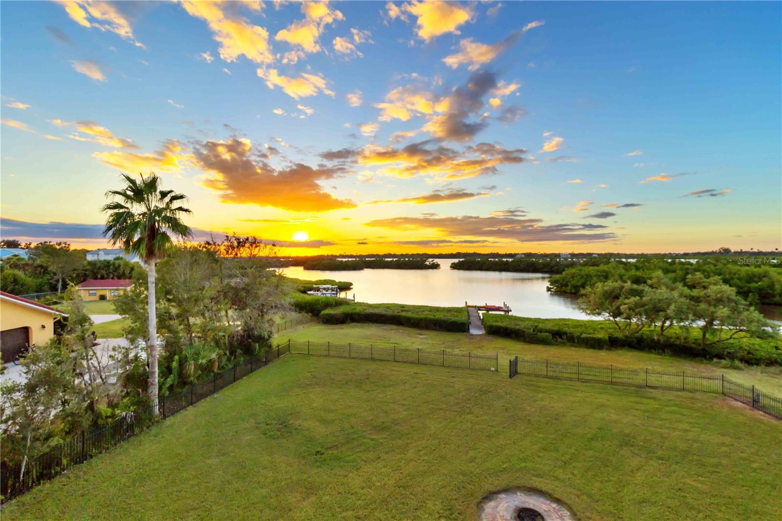 NO-SEE-UM ACRES - Residential