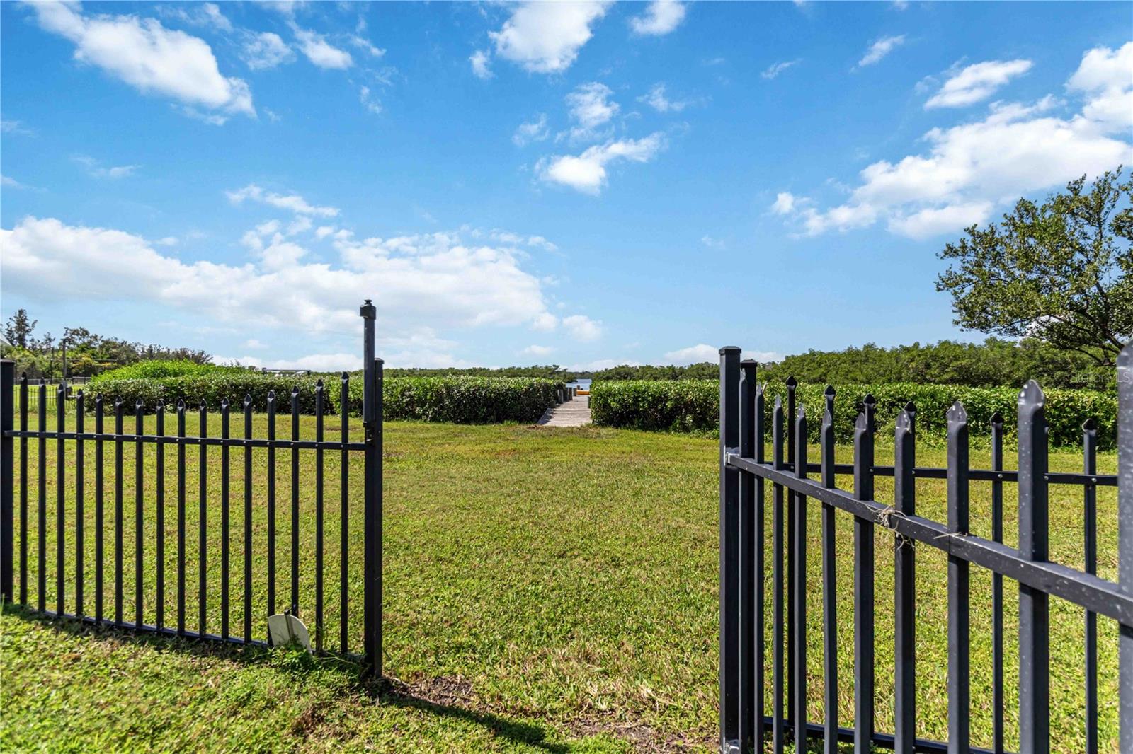 NO-SEE-UM ACRES - Residential