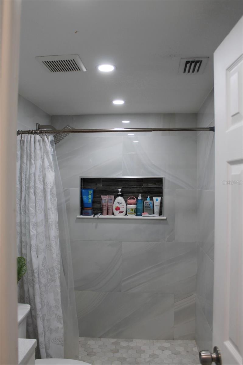 REGENCY PARK - Residential