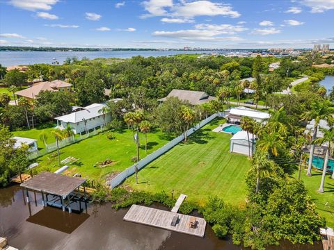 A home in ELLENTON