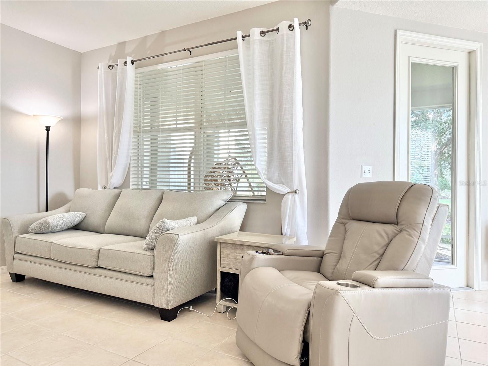 CARILLON LAKES - Residential