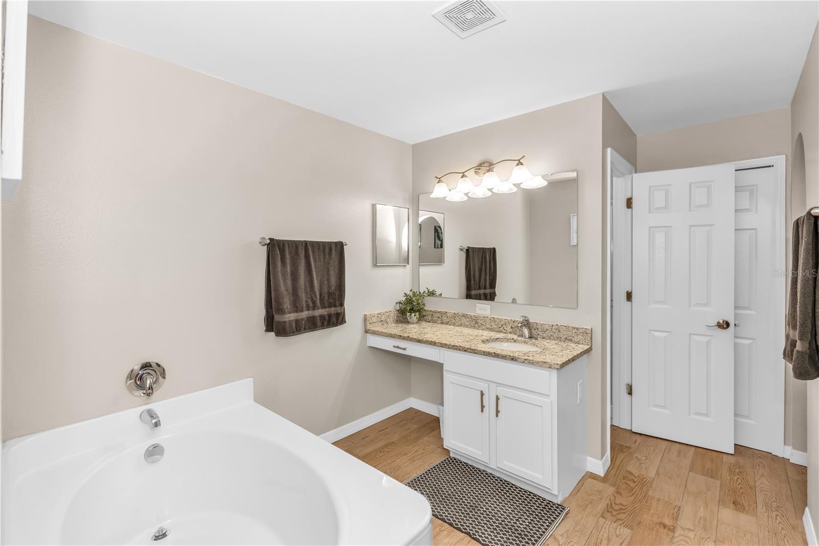 CORNER LAKE PH 03 A & B - Residential