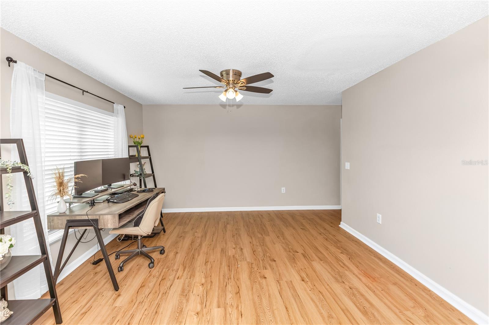 CORNER LAKE PH 03 A & B - Residential