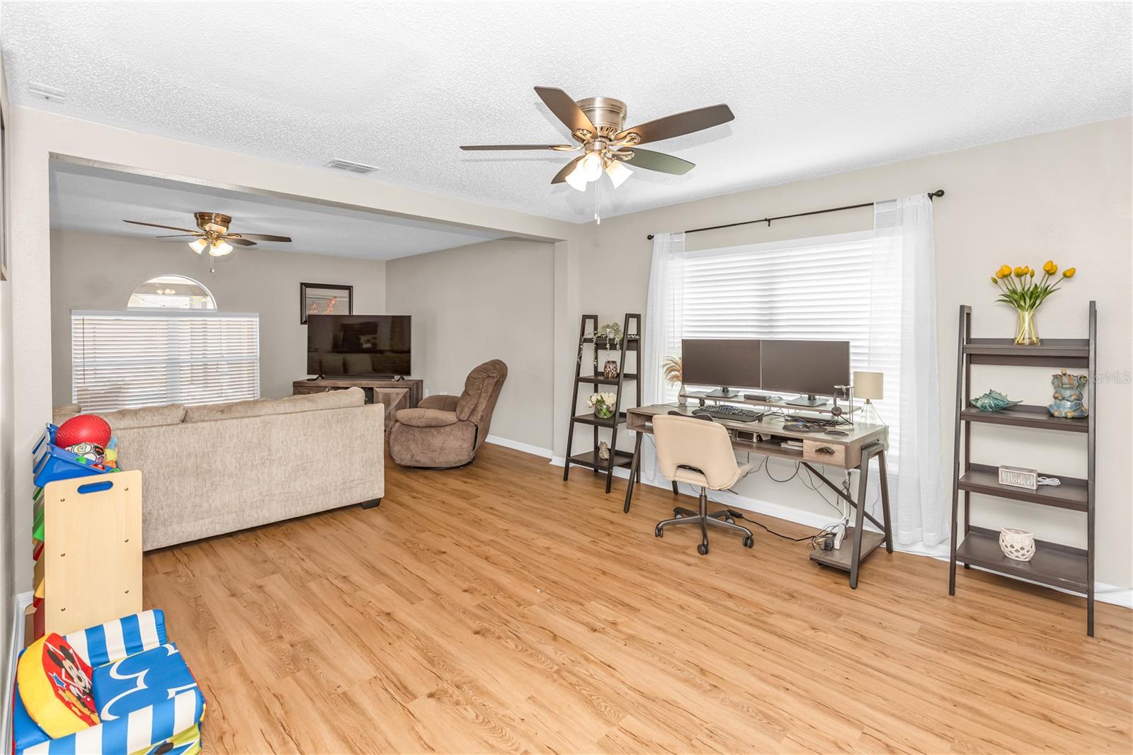 CORNER LAKE PH 03 A & B - Residential