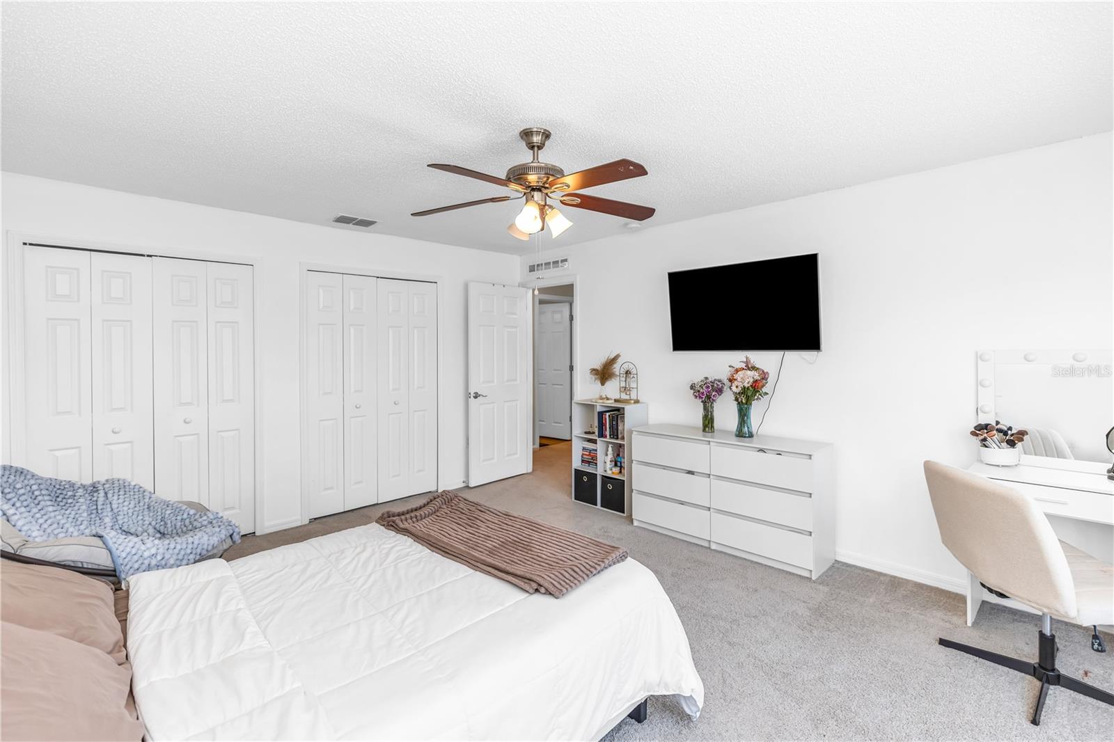 CORNER LAKE PH 03 A & B - Residential