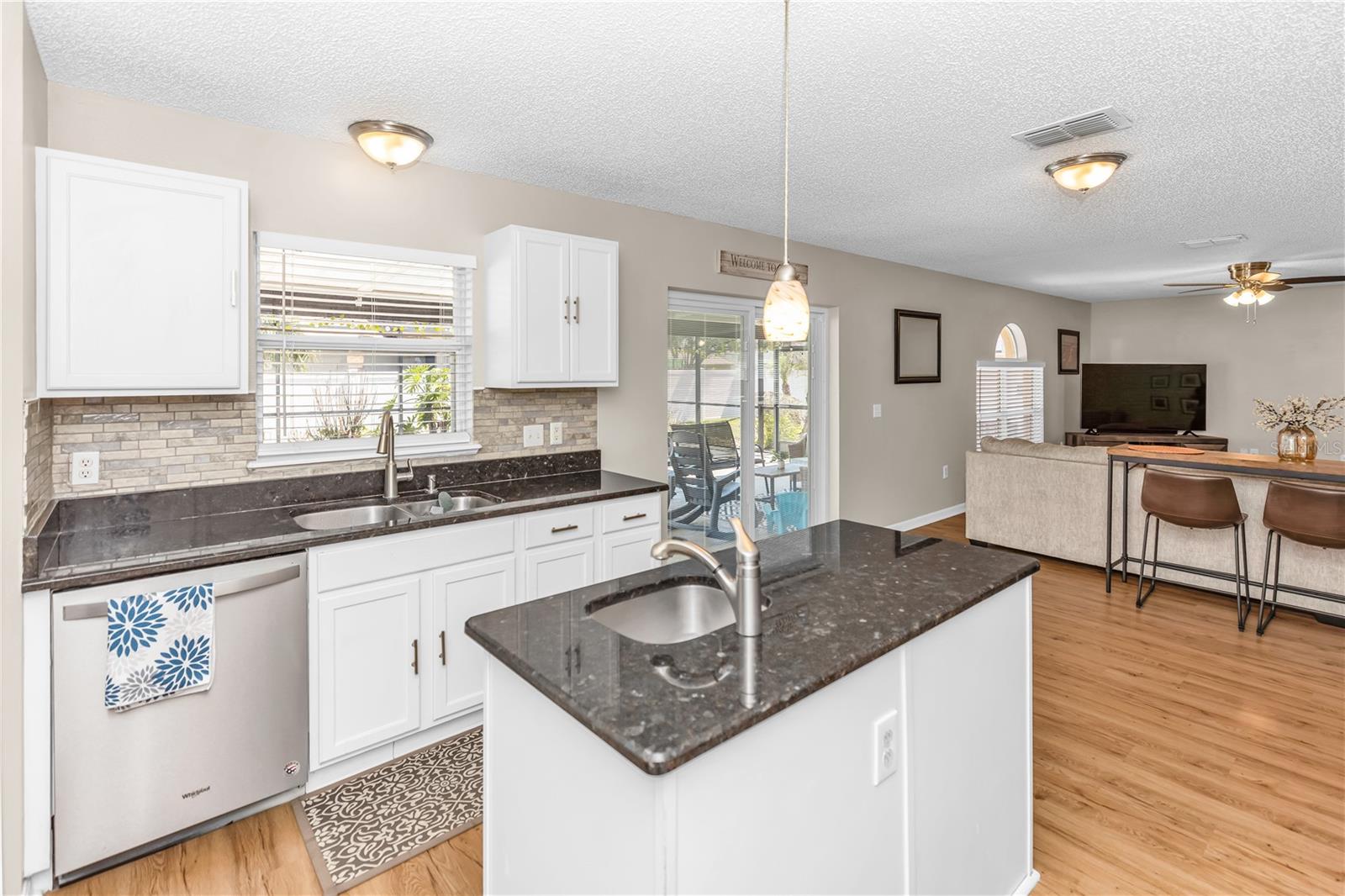 CORNER LAKE PH 03 A & B - Residential