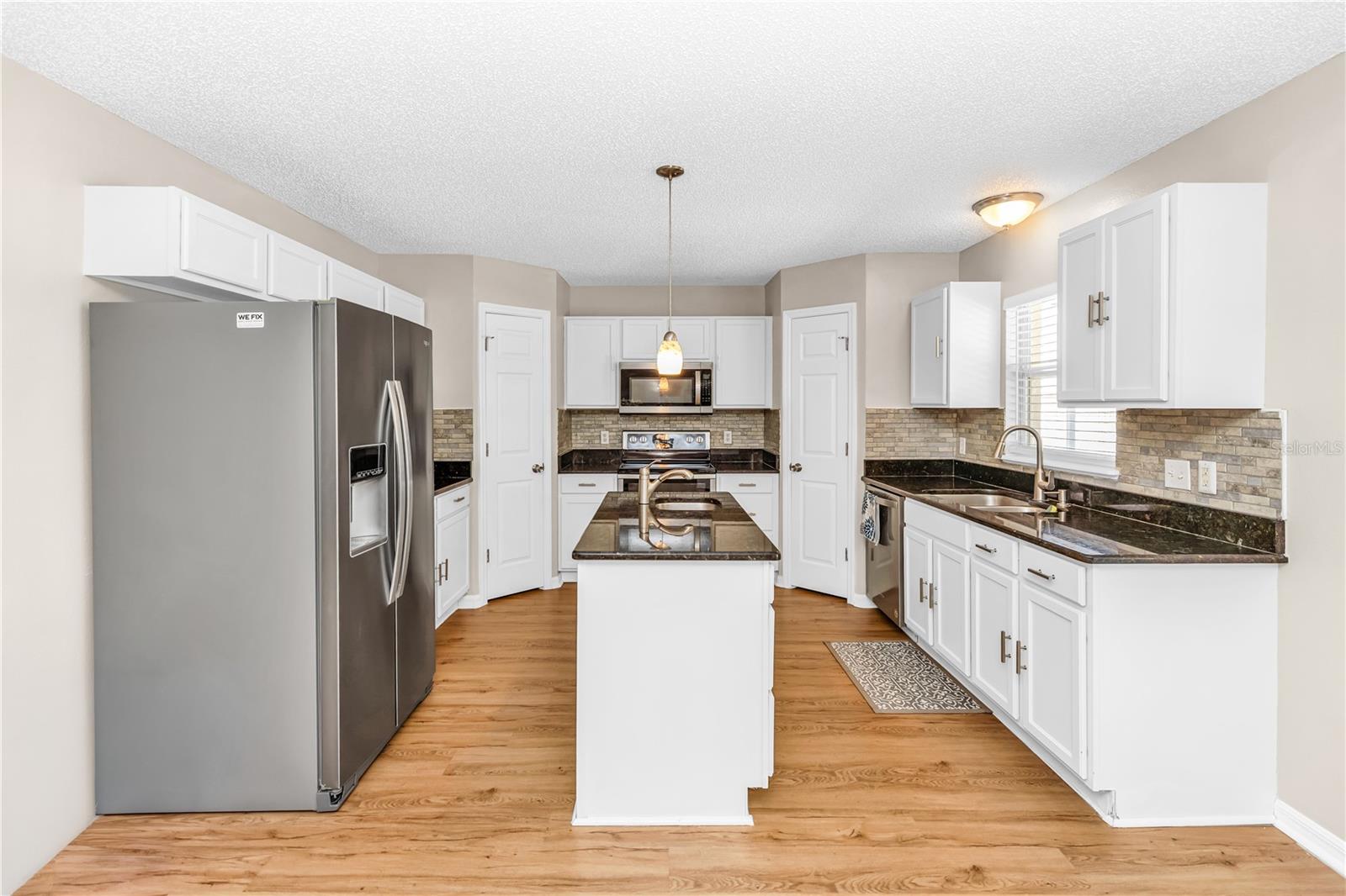CORNER LAKE PH 03 A & B - Residential