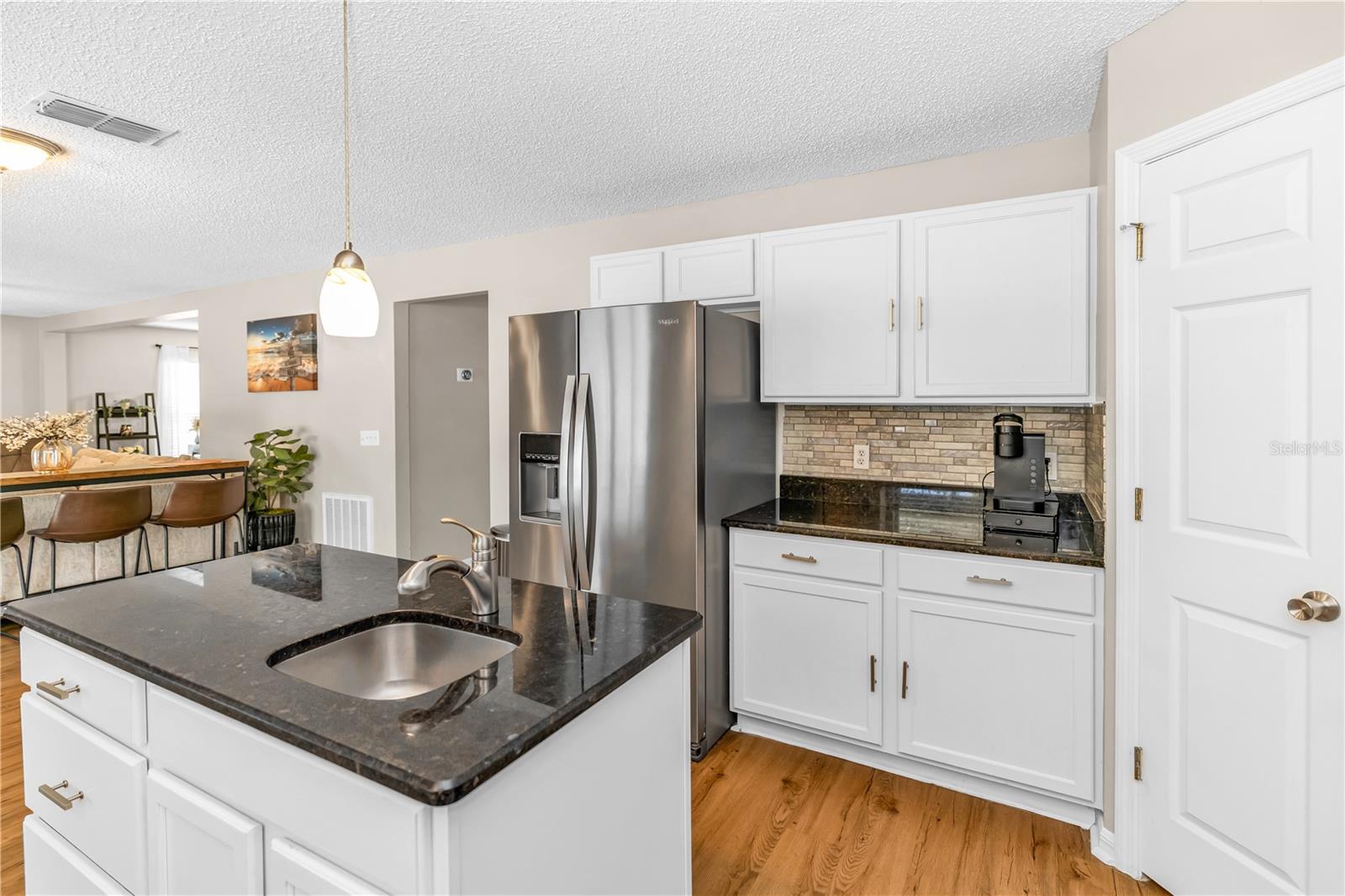 CORNER LAKE PH 03 A & B - Residential