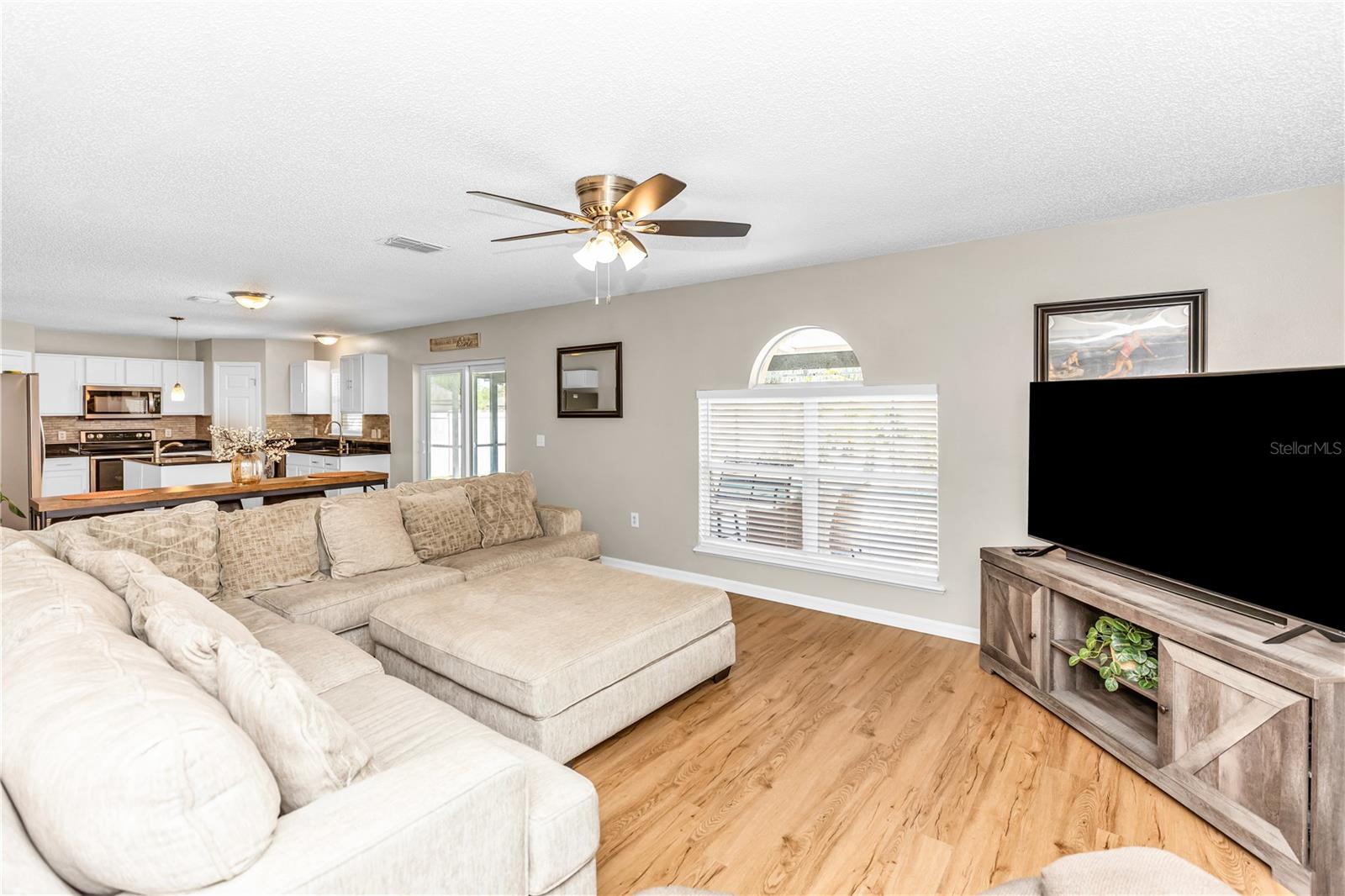 CORNER LAKE PH 03 A & B - Residential