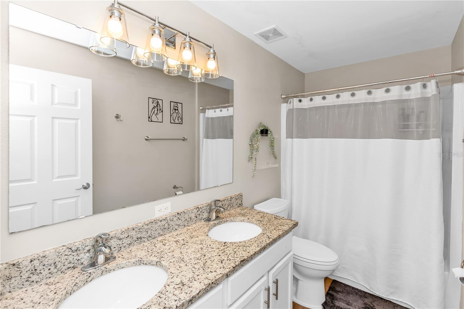 CORNER LAKE PH 03 A & B - Residential