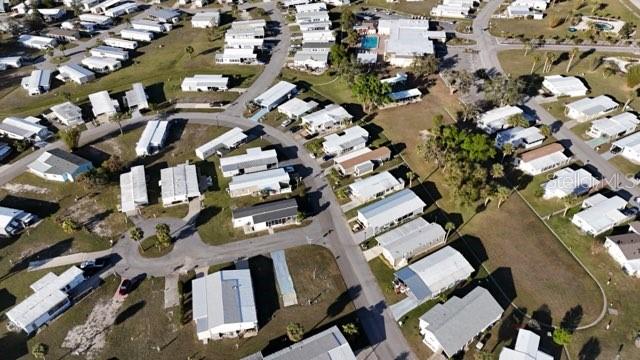 HOLIDAY PARK - Land