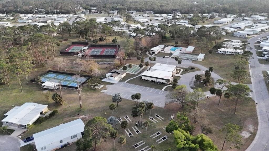 HOLIDAY PARK - Land