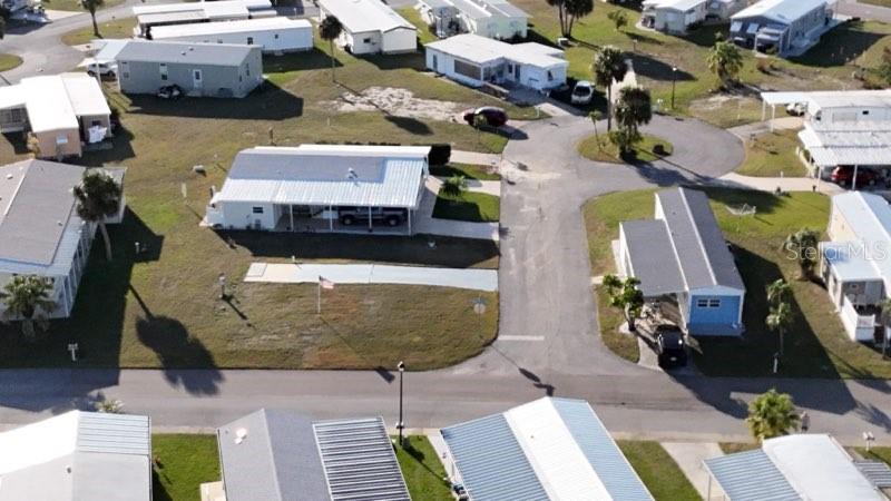 HOLIDAY PARK - Land