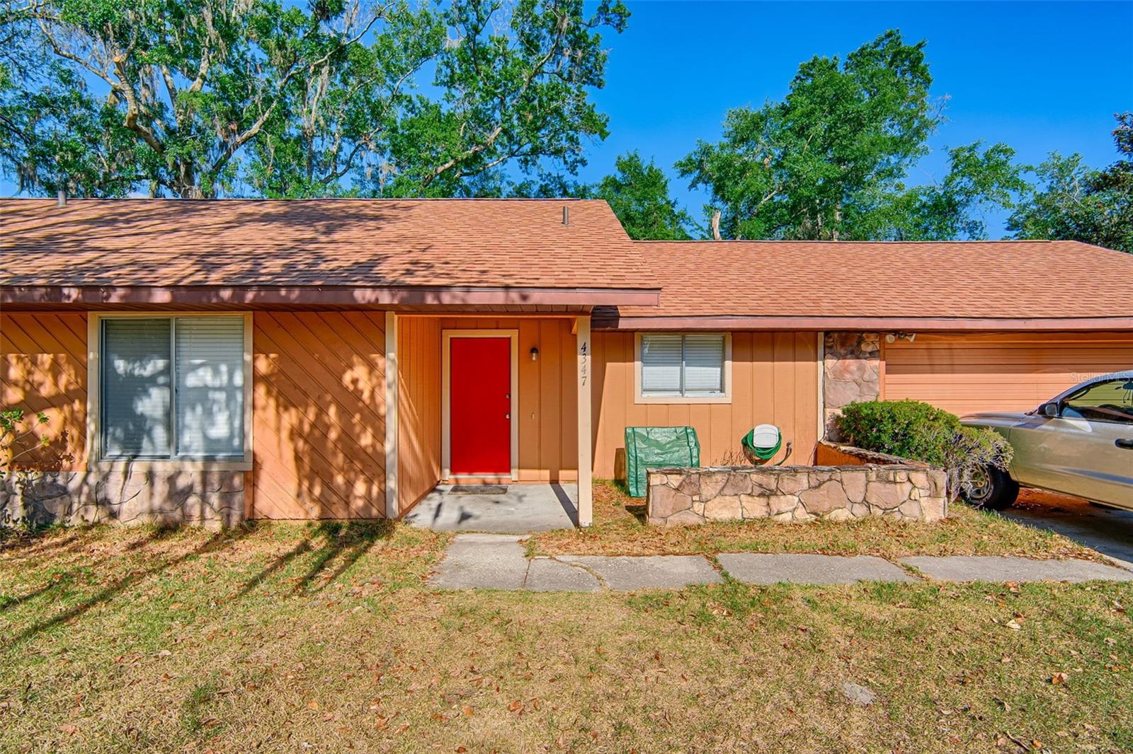RUSTLEWOOD - Residential
